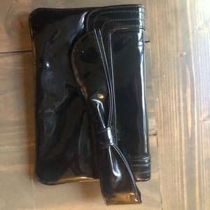 Black clutch